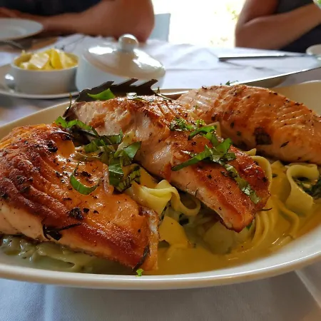 Les Gonies - Amande Mauroux (Lot)